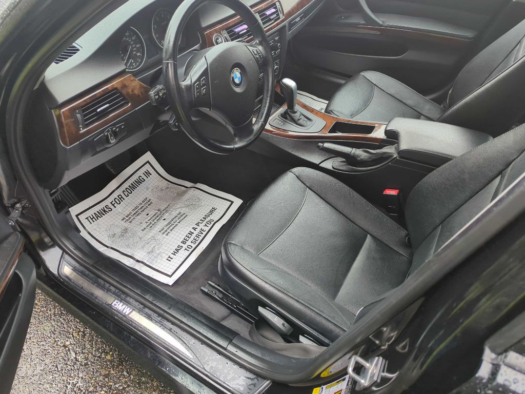 2011 BMW 3 Series Image 8