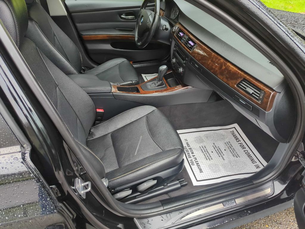 2011 BMW 3 Series Image 9