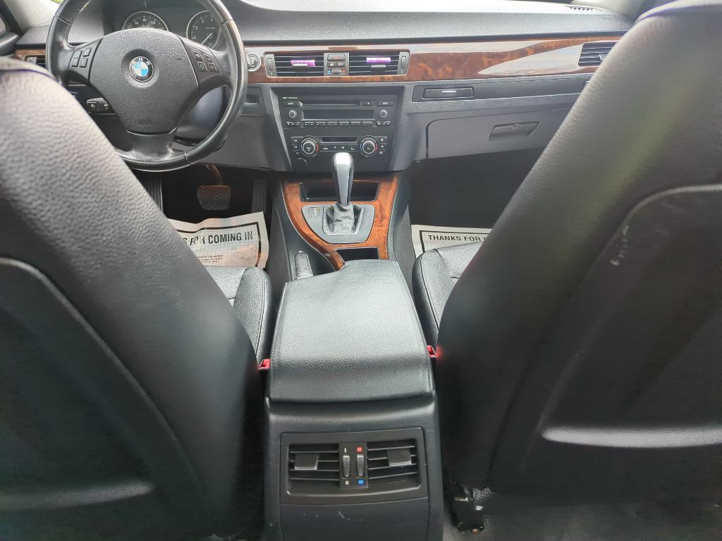 2011 BMW 3 Series Image 10