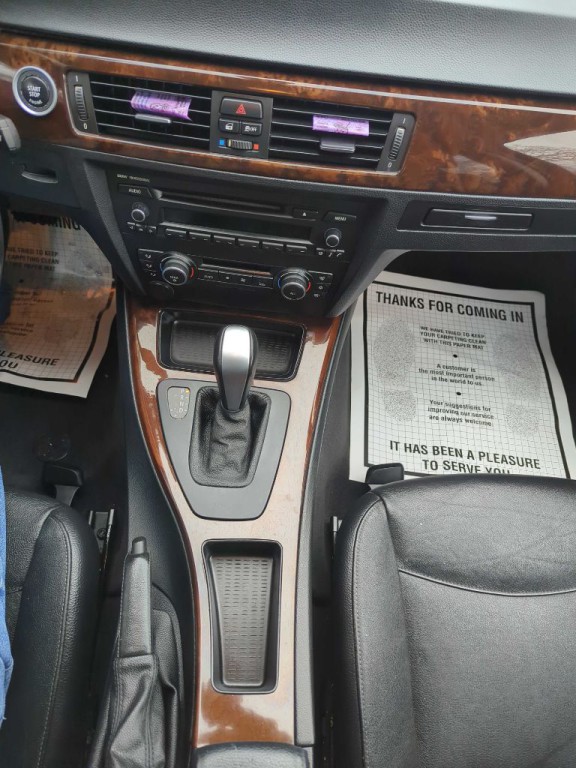 2011 BMW 3 Series Image 12