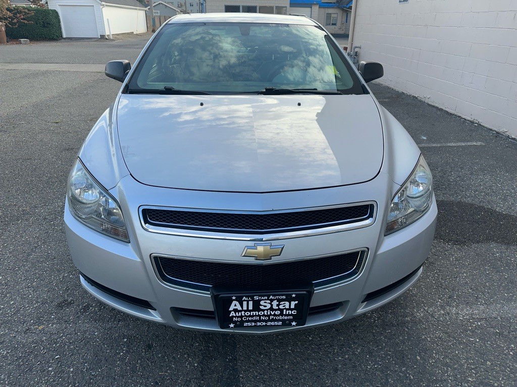 2012 Chevrolet Malibu Image 2