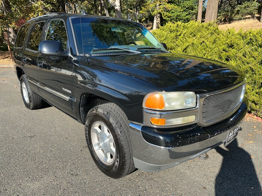 2004 GMC Yukon Image 2