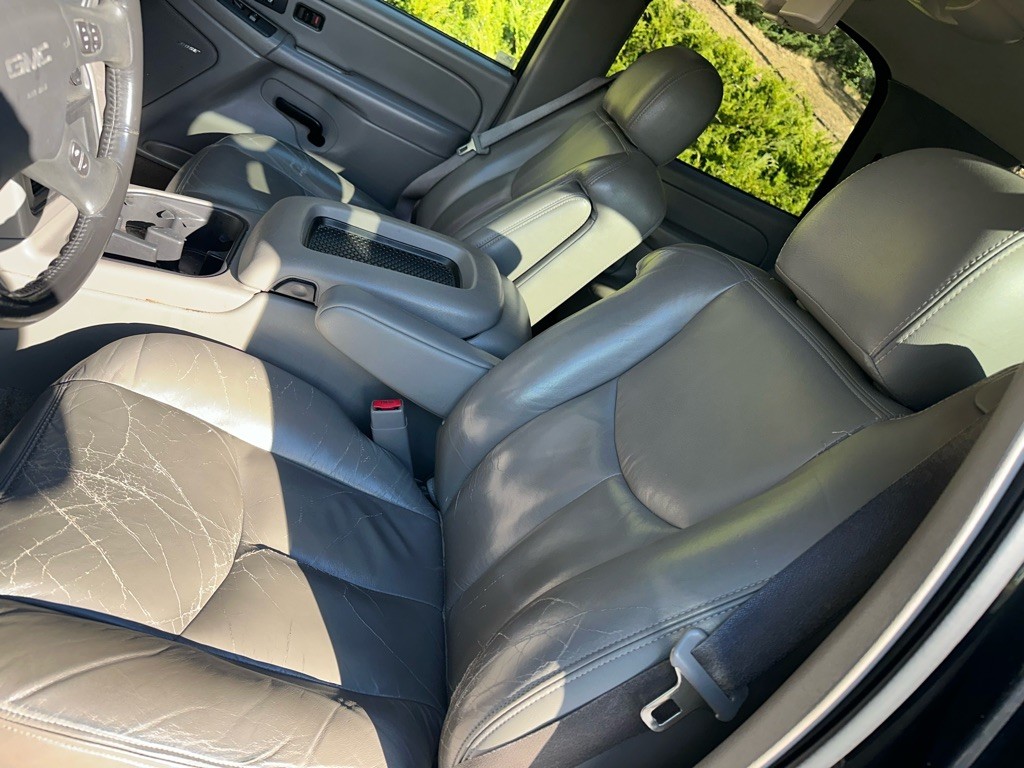 2004 GMC Yukon Image 11