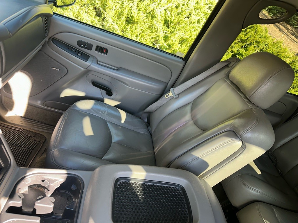 2004 GMC Yukon Image 12