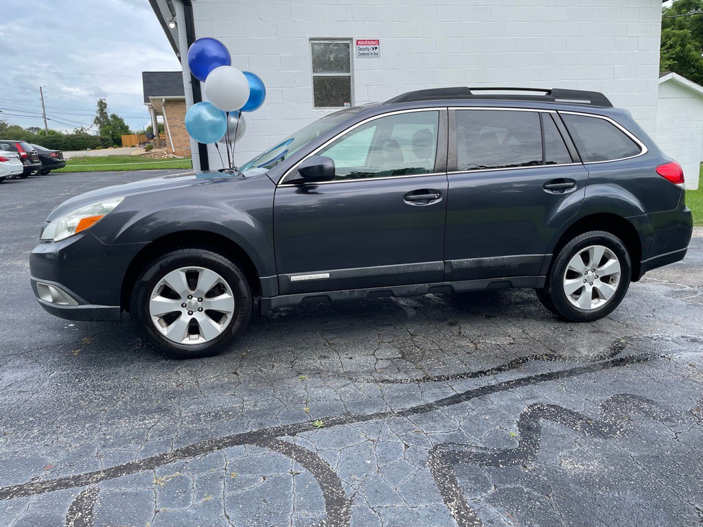2010 Subaru Outback Image 2