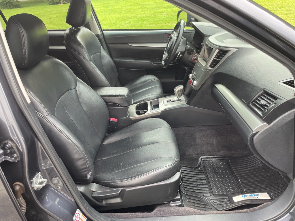 2010 Subaru Outback Image 9