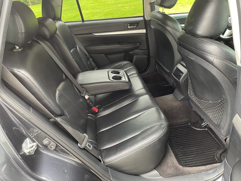 2010 Subaru Outback Image 10