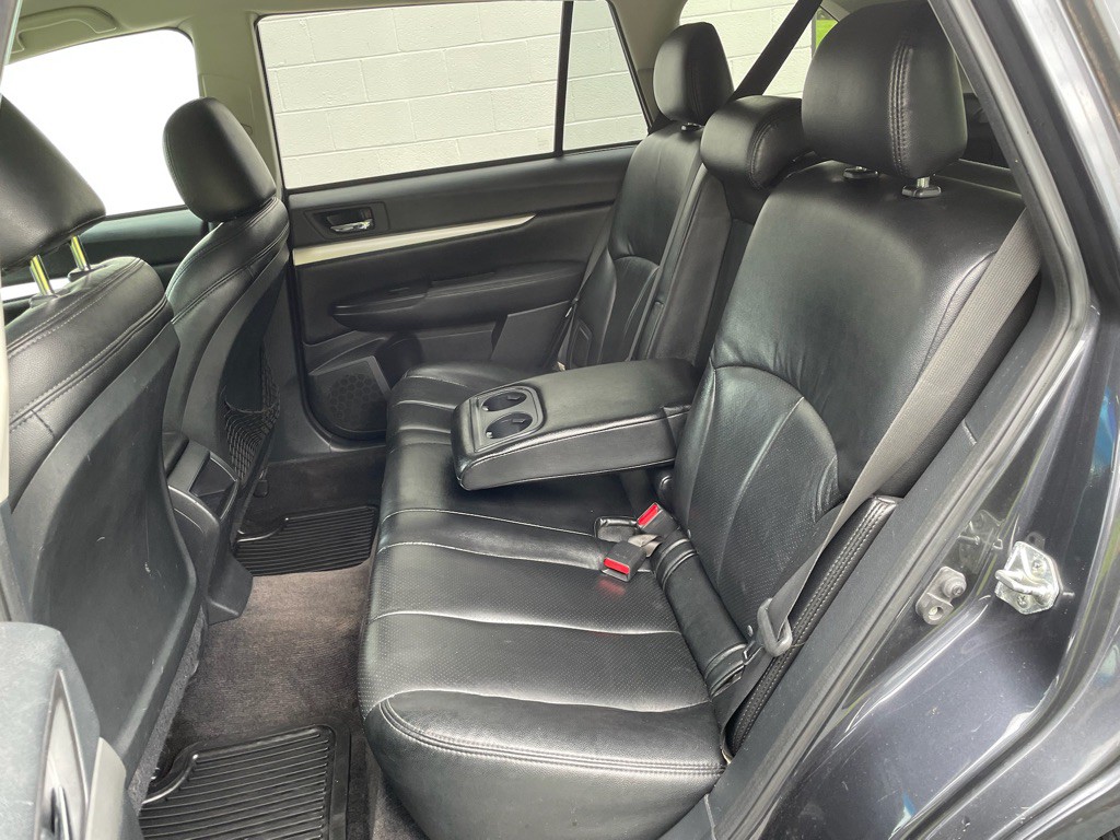 2010 Subaru Outback Image 11
