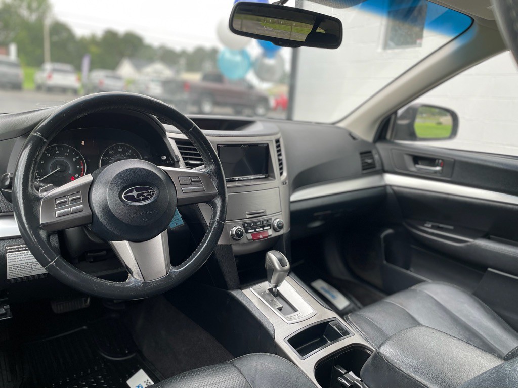 2010 Subaru Outback Image 12