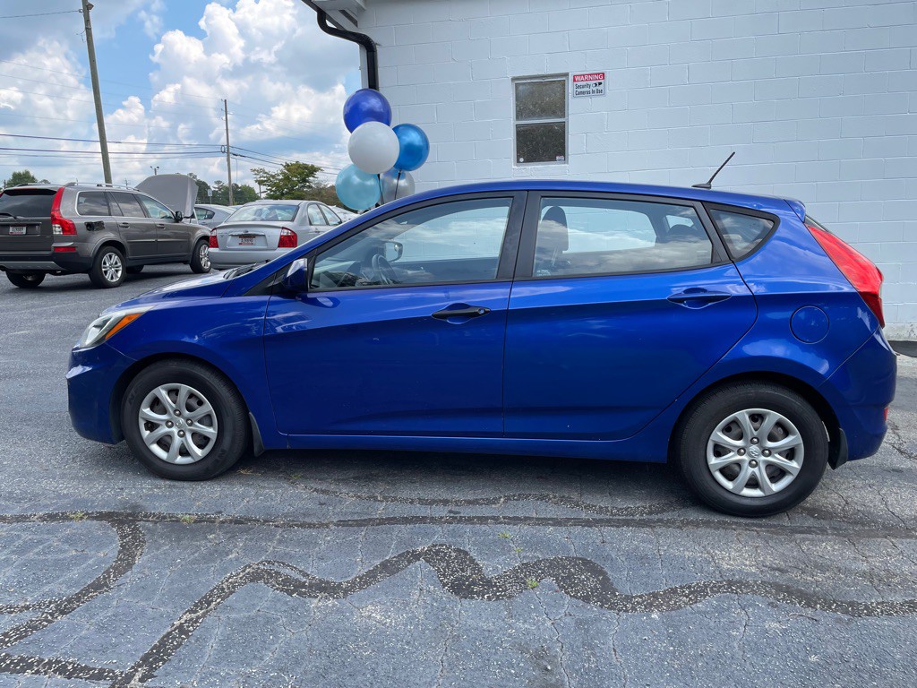 2013 Hyundai Accent Image 4