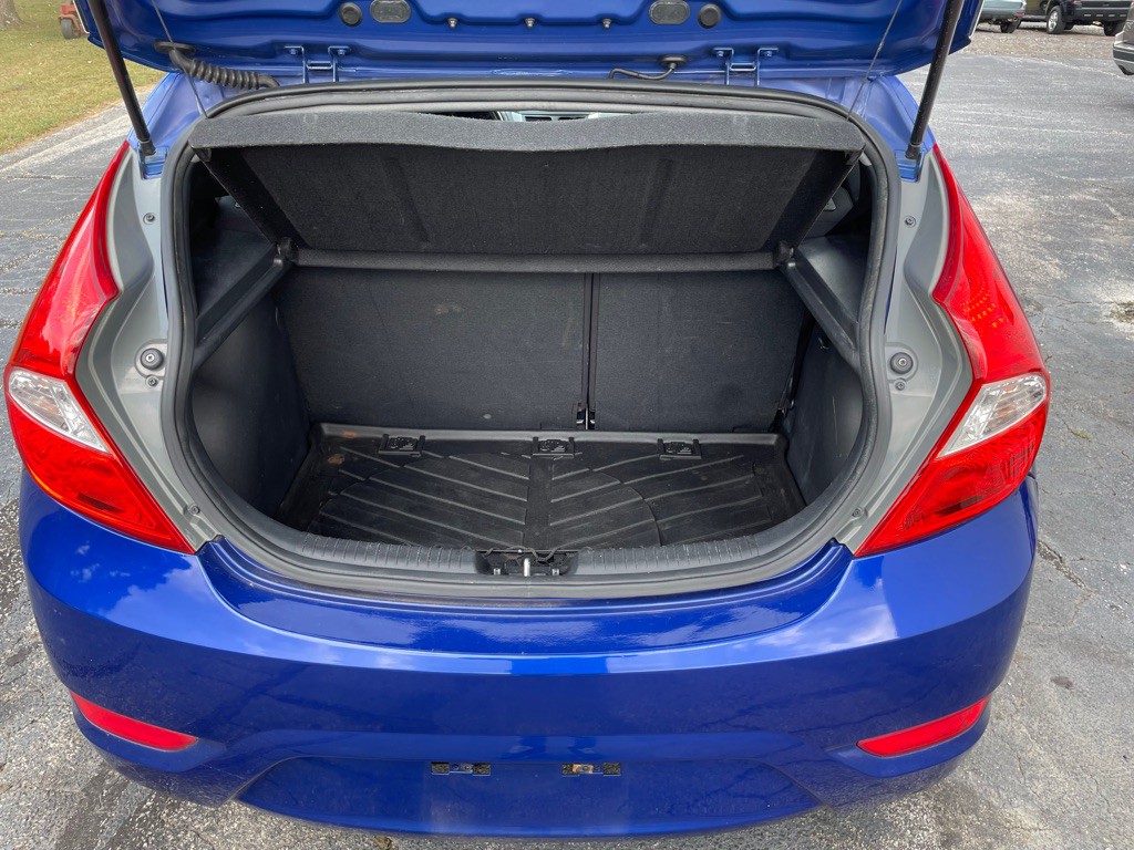 2013 Hyundai Accent Image 6