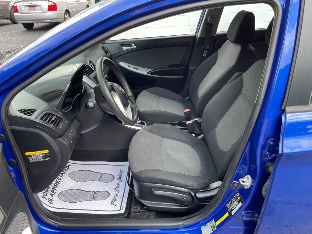 2013 Hyundai Accent Image 7