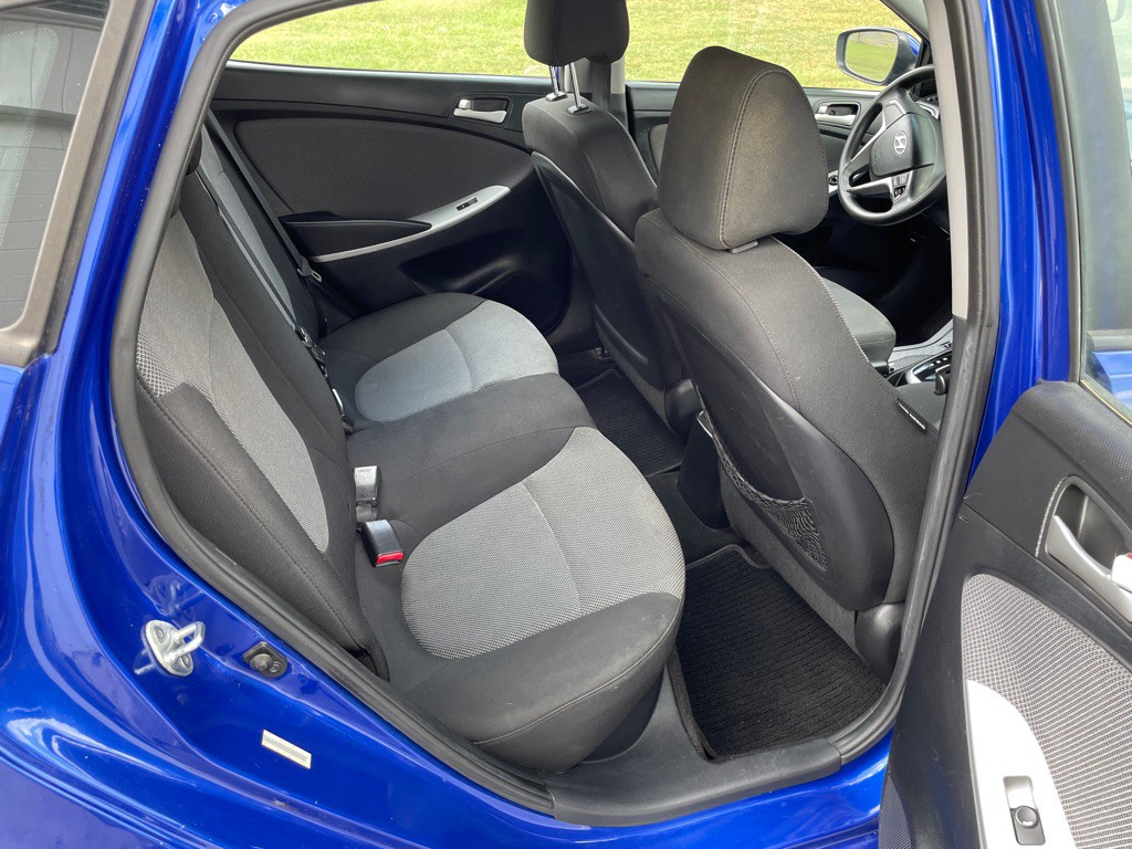 2013 Hyundai Accent Image 8