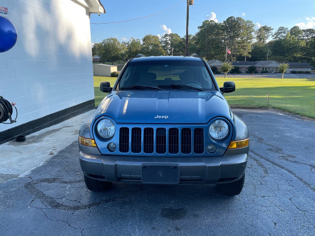 2006 Jeep Liberty Image 2