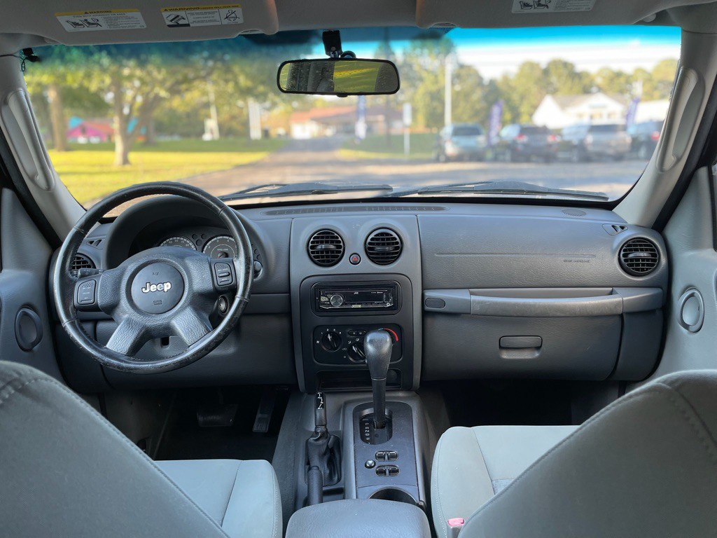 2006 Jeep Liberty Image 9