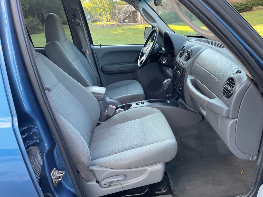 2006 Jeep Liberty Image 11