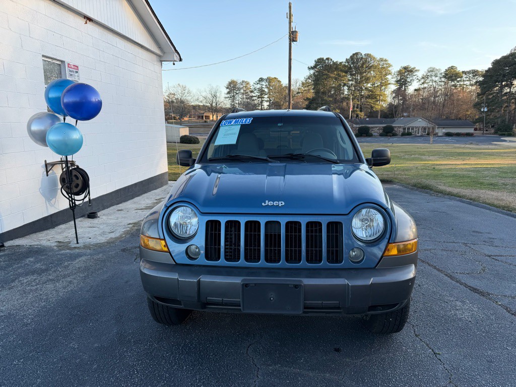 2006 Jeep Liberty Image 2