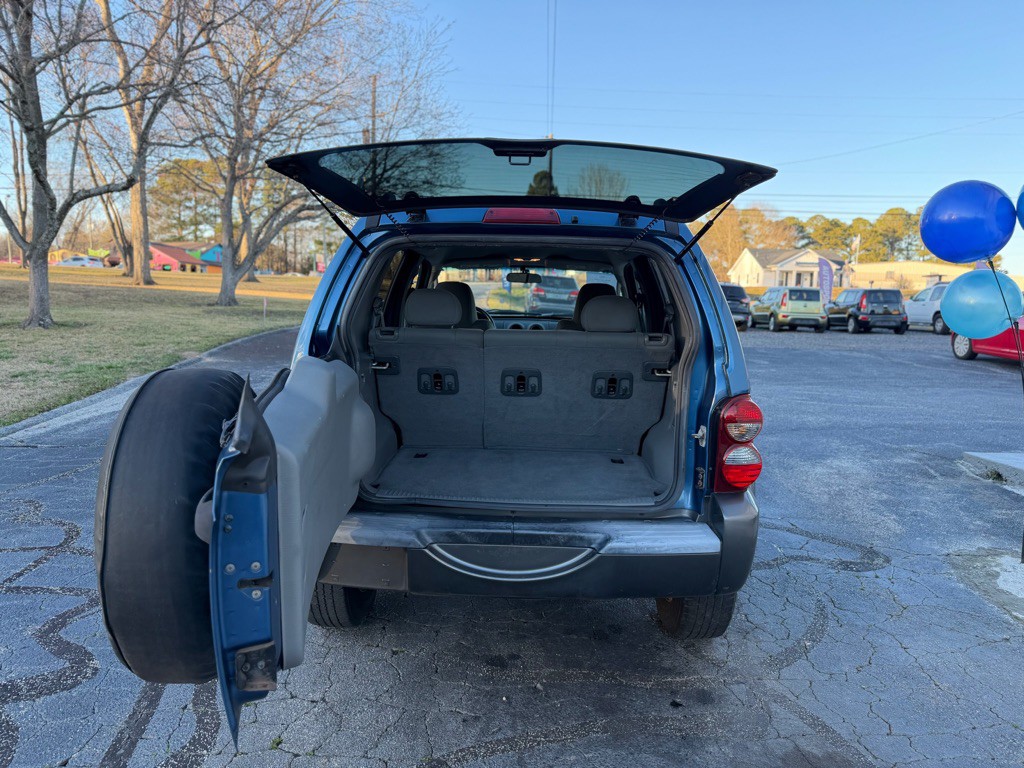 2006 Jeep Liberty Image 6