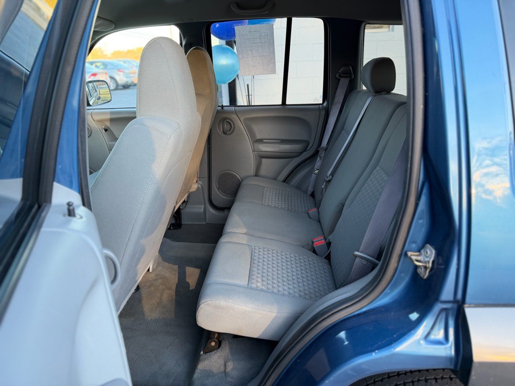 2006 Jeep Liberty Image 8
