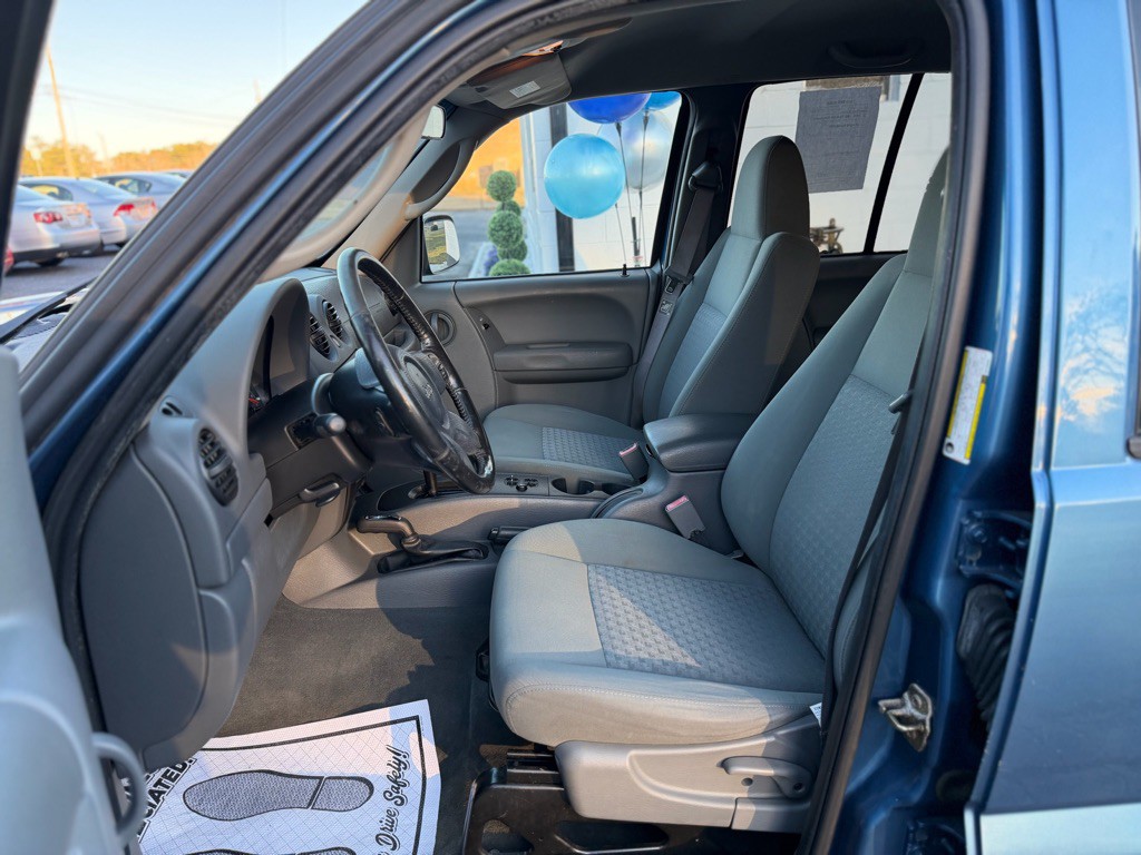 2006 Jeep Liberty Image 9