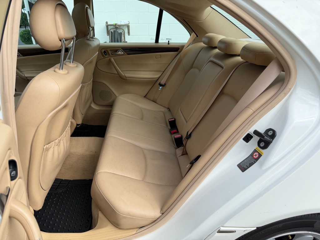 2003 Mercedes-Benz C-Class Image 8