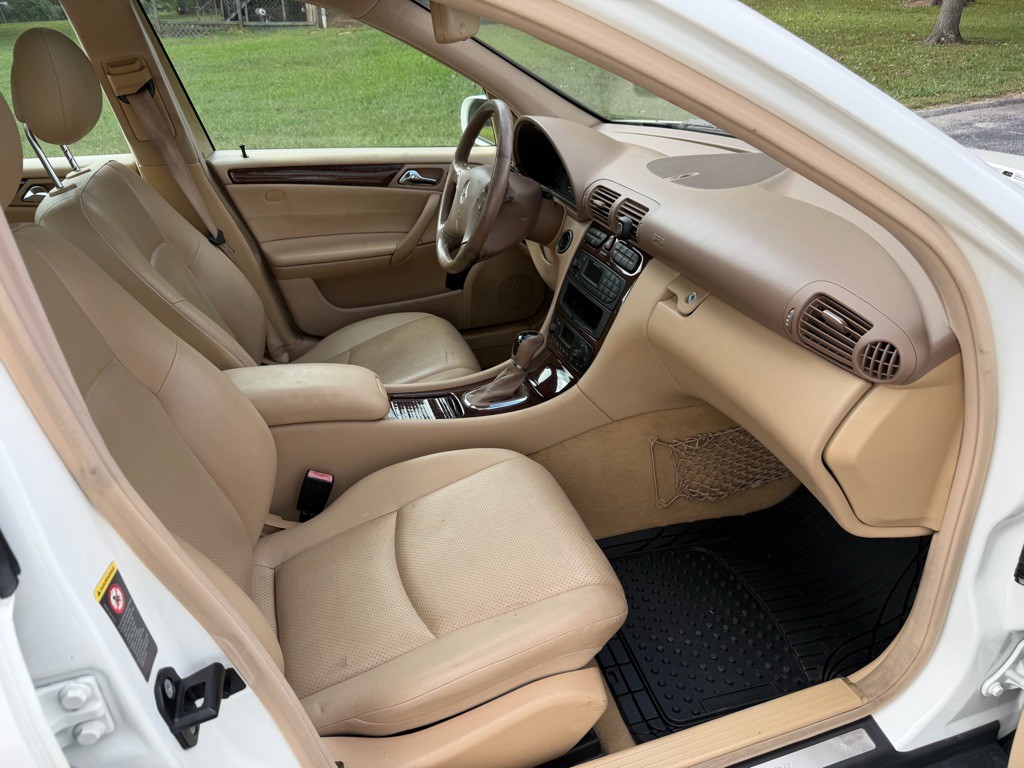 2003 Mercedes-Benz C-Class Image 9