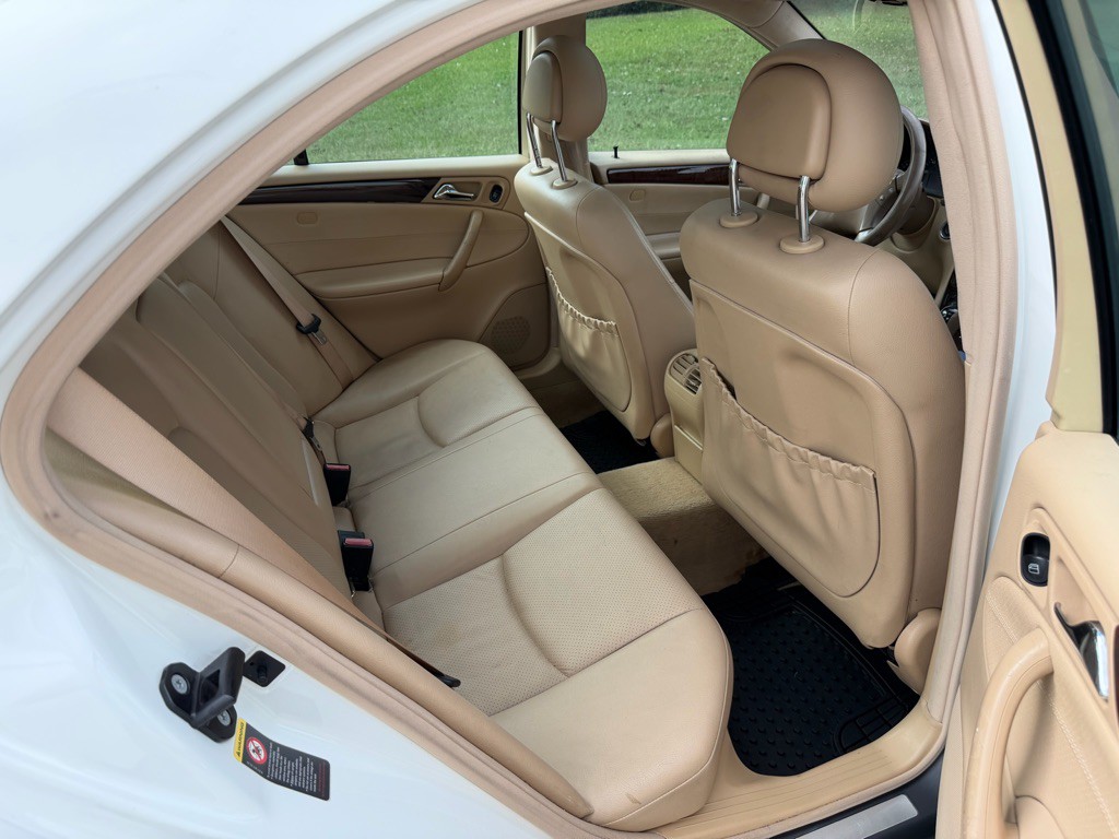 2003 Mercedes-Benz C-Class Image 10