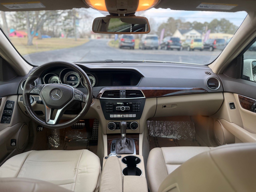 2014 Mercedes-Benz C-Class Image 8