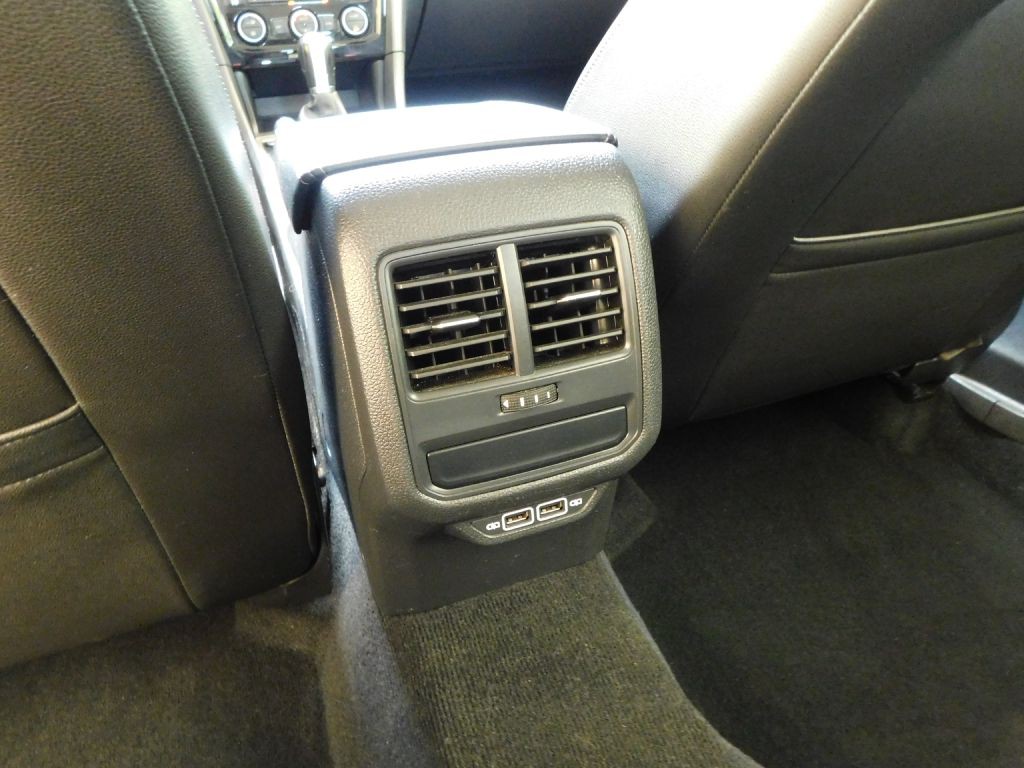 2020 Volkswagen Passat Image 24