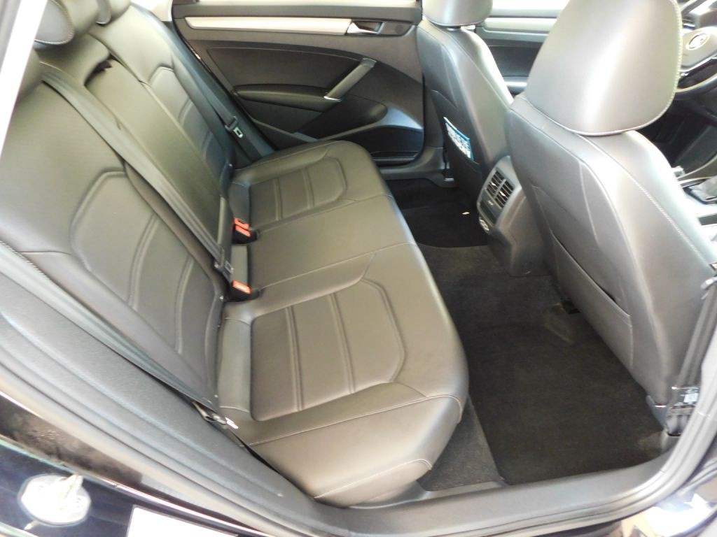 2020 Volkswagen Passat Image 27