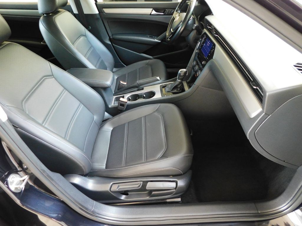 2020 Volkswagen Passat Image 28