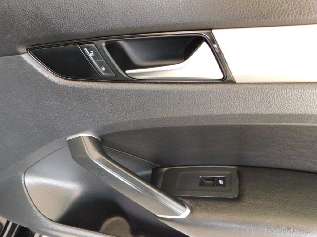 2020 Volkswagen Passat Image 31