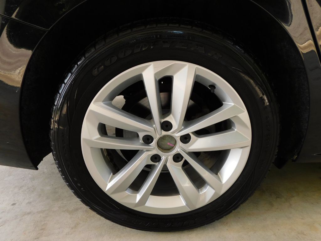 2020 Volkswagen Passat Image 35