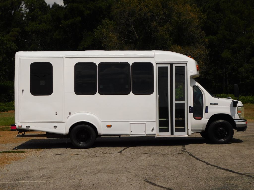2011 Ford Econoline Image 4