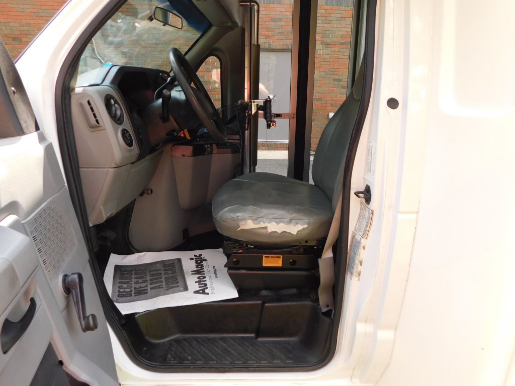 2011 Ford Econoline Image 8