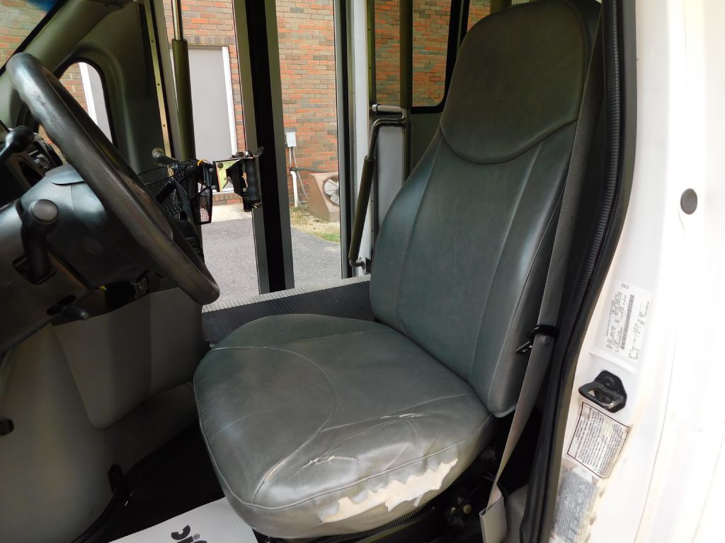 2011 Ford Econoline Image 9