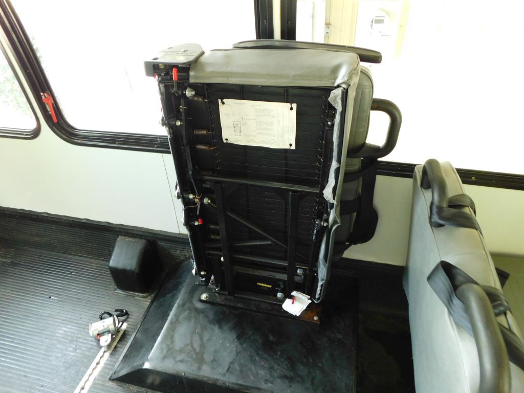 2011 Ford Econoline Image 26