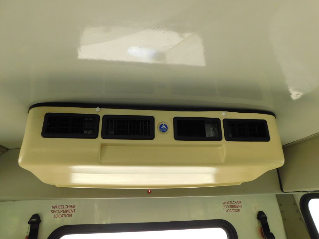 2011 Ford Econoline Image 27