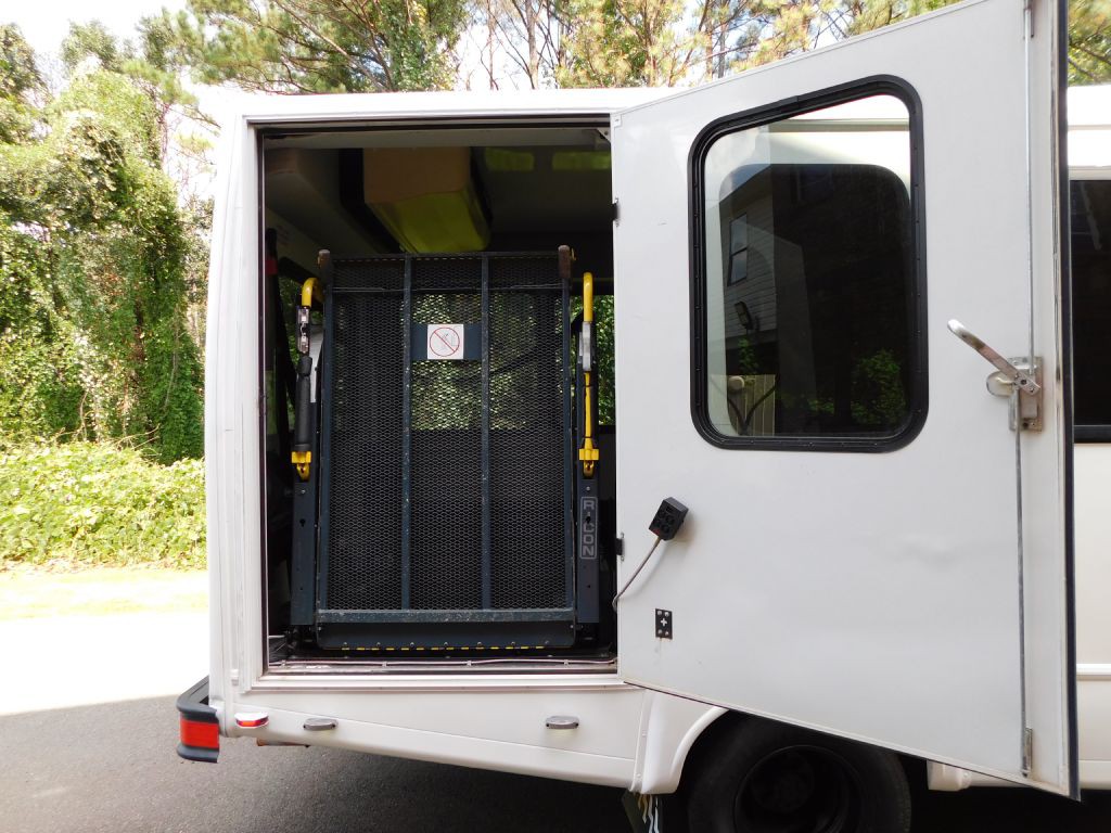 2011 Ford Econoline Image 29