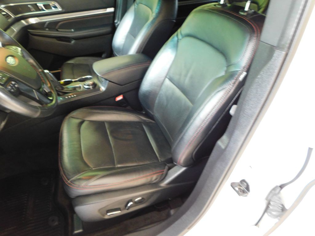 2016 Ford Explorer Image 8