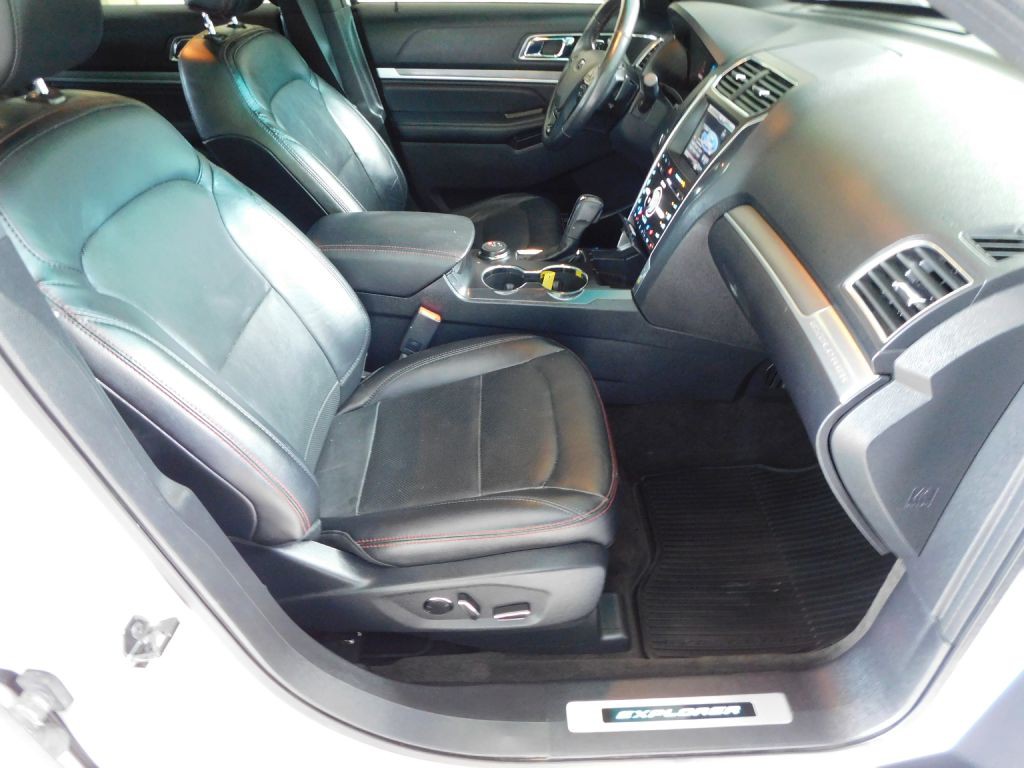2016 Ford Explorer Image 32
