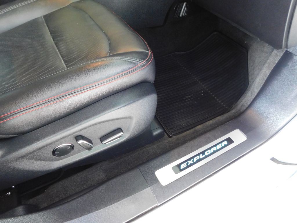 2016 Ford Explorer Image 34