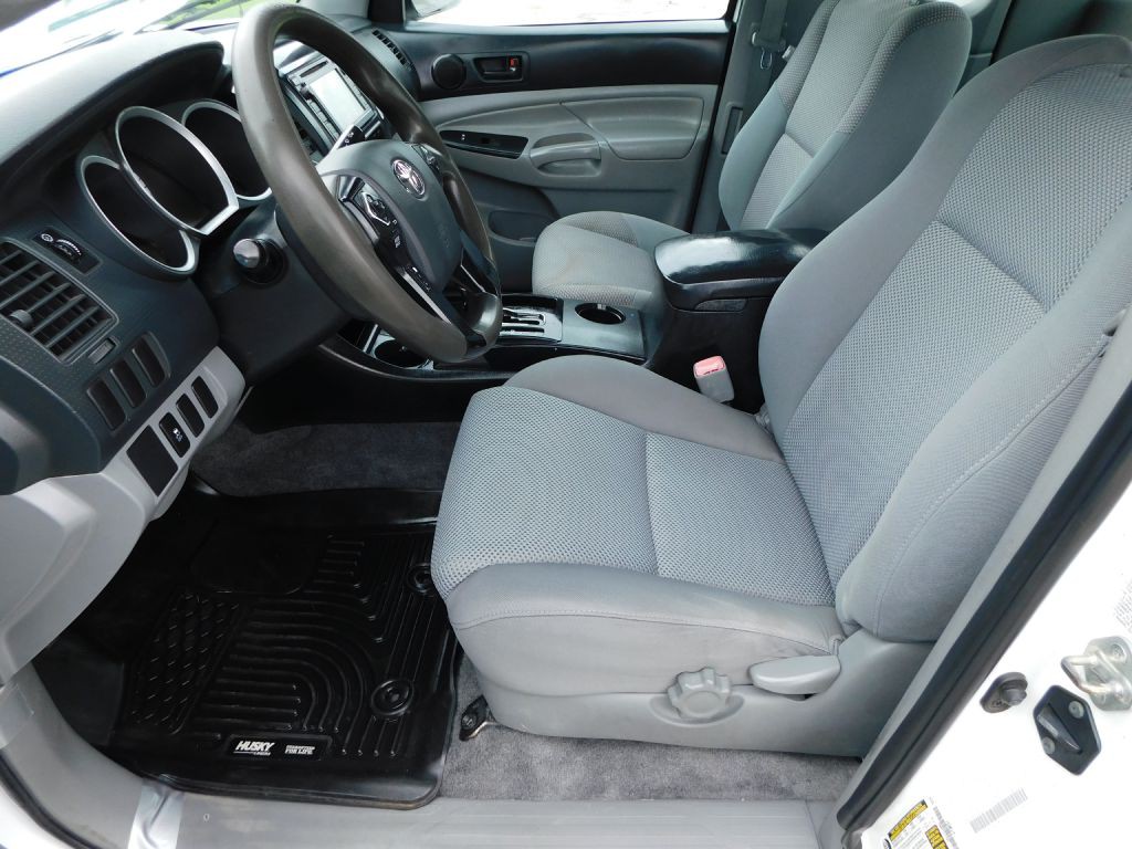 2015 Toyota Tacoma Image 9