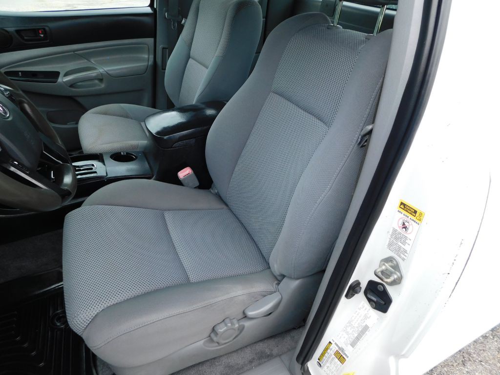 2015 Toyota Tacoma Image 10
