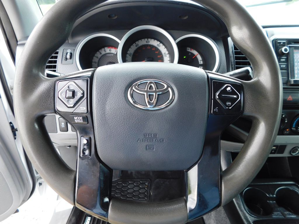 2015 Toyota Tacoma Image 12