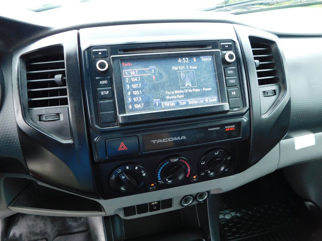 2015 Toyota Tacoma Image 14