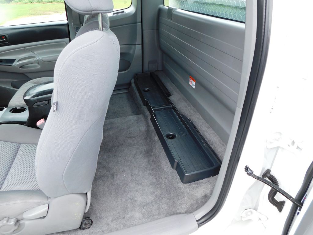 2015 Toyota Tacoma Image 22