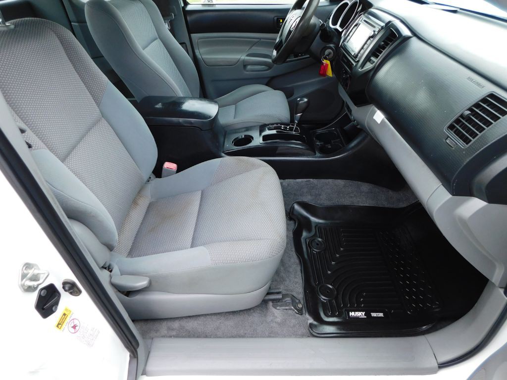 2015 Toyota Tacoma Image 24