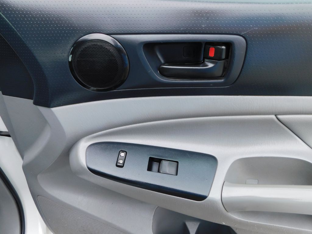 2015 Toyota Tacoma Image 27