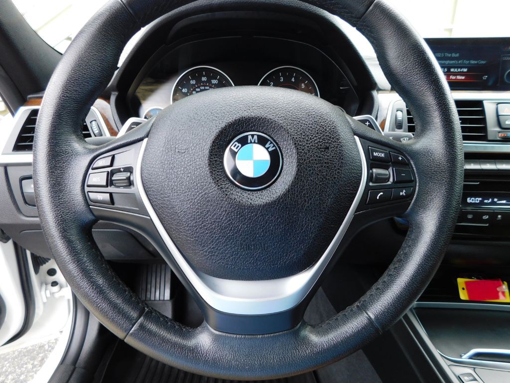 2017 BMW 3 Series Image 12